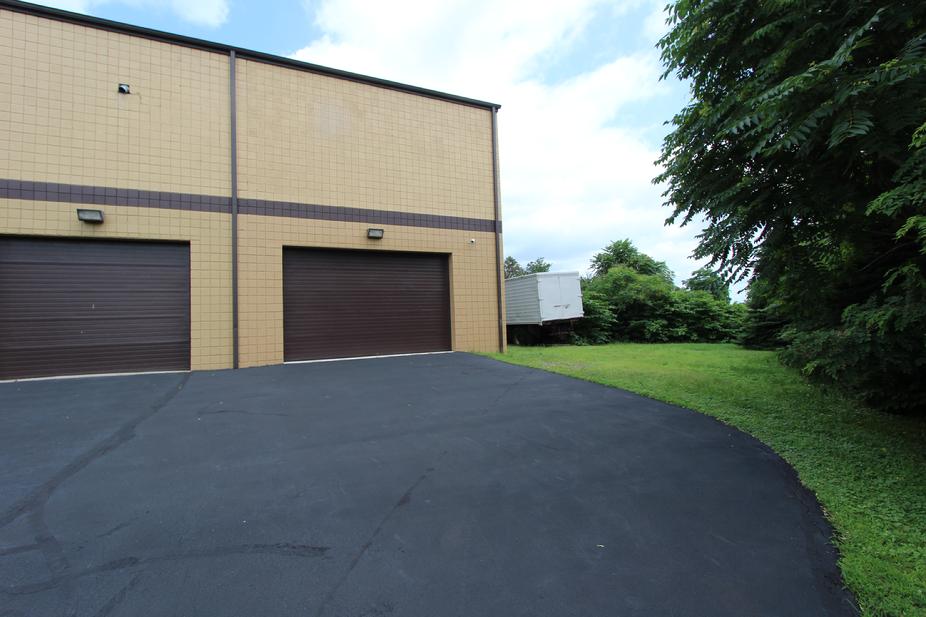 GARAGE / STORAGE / WAREHOUSE FOR RENT SALE EAST OF PITTSBURGH PA