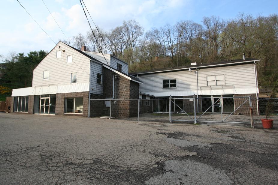 COMMERCIAL RETAIL BUILDING FOR SALE NEAR MONROEVILLE PA
