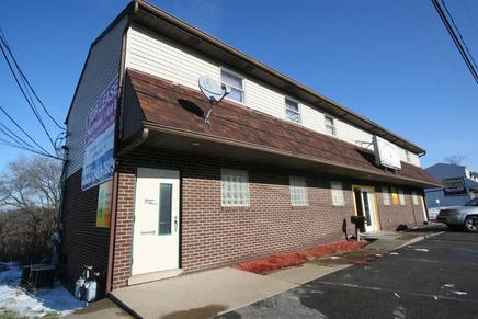RETAIL BUILDING FOR SALE NEAR PITTSBURGH INTERNATIONAL AIRPORT