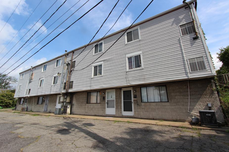 17 UNIT APARTMENT BUILDING FOR SALE NEAR PITTSBURGH PA