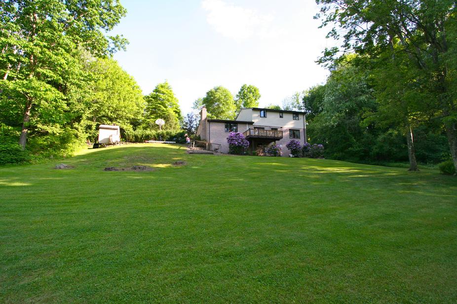 5 BEDROOM HOUSE ON 1.8 ACRES MURRYSVILLE PA